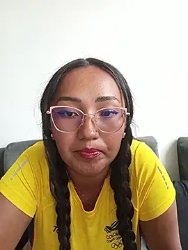 Snapshot of chells_ chatting on July 7, 6:23 pm chells online show from July 7, 6:23 pm