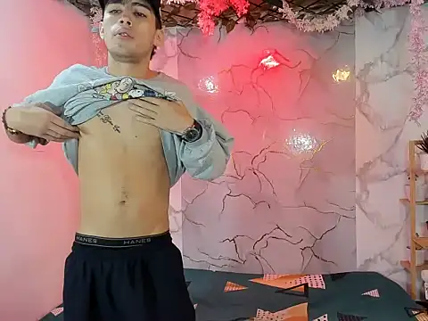 Snapshot of Esteban_VIP_ chatting on July 9, 1:20 am Esteban VIP online show from July 9, 1:20 am