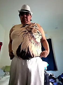 Snapshot of Show907 chatting on December 16, 5:18 pm Show907 online show from December 16, 5:18 pm