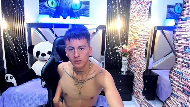 Snapshot of Josh_Rayder chatting on July 8, 12:31 pm Josh Rayder online show from July 8, 12:31 pm