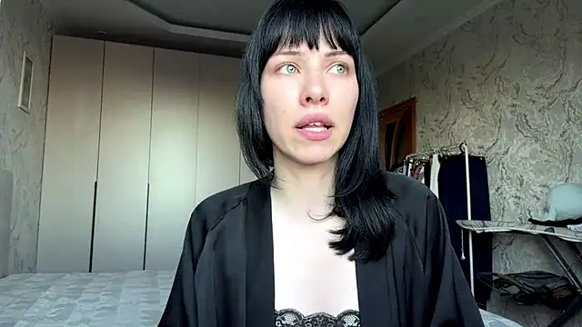 Snapshot of DomenicaLowe chatting on July 7, 3:27 pm DomenicaLowe online show from July 7, 3:27 pm