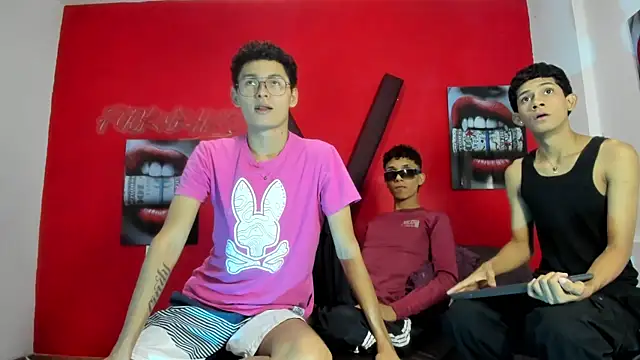 PRETTY LOVERS1 online show from July 9, 1:20 am