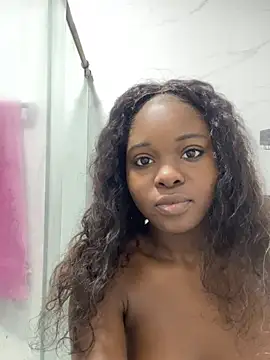 saraacollinsss online show from July 9, 3:05 pm