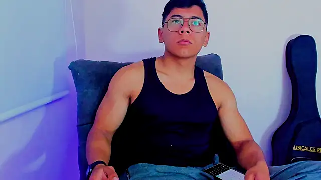 Snapshot of CassiosLive chatting on July 7, 9:24 am CassiosLive online show from July 7, 9:24 am