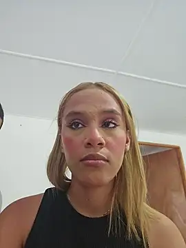 Snapshot of Isabella_Fonttana chatting on July 9, 12:20 pm Isabella Fonttana online show from July 9, 12:20 pm