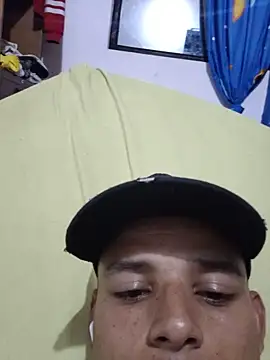 Snapshot of davidflz95 chatting on July 14, 2:16 am davidflz95 online show from July 14, 2:16 am