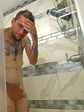 Snapshot of whiteboy4200 chatting on August 6, 6:10 pm whiteboy4200 online show from August 6, 6:10 pm