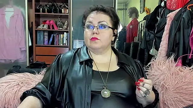 Snapshot of KaryQueen chatting on December 17, 6:20 pm KaryQueen online show from December 17, 6:20 pm