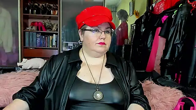 Snapshot of KaryQueen chatting on March 2, 6:19 pm KaryQueen online show from March 2, 6:19 pm