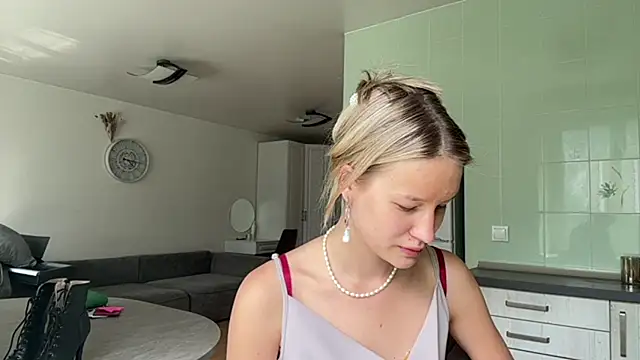 Snapshot of CryBaabyy chatting on July 13, 9:23 am CryBaabyy online show from July 13, 9:23 am