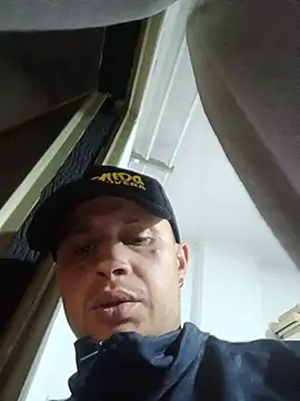suavesito00070 online show from July 10, 12:37 am