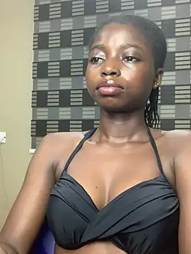 petiteebonyxx online show from July 15, 8:14 pm
