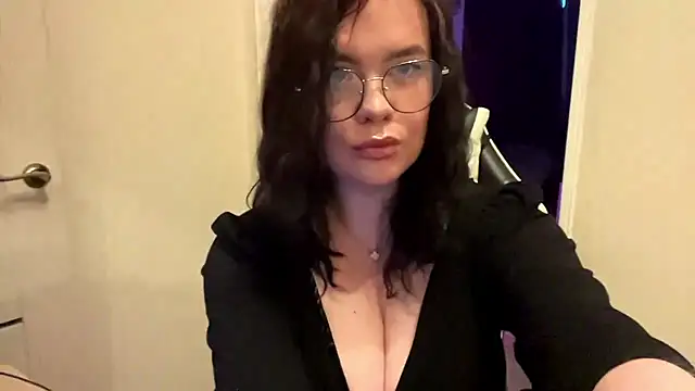 Snapshot of AdelinaVirelle chatting on July 14, 5:07 pm AdelinaVirelle online show from July 14, 5:07 pm
