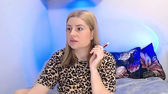 alisenties online show from April 29, 3:05 pm