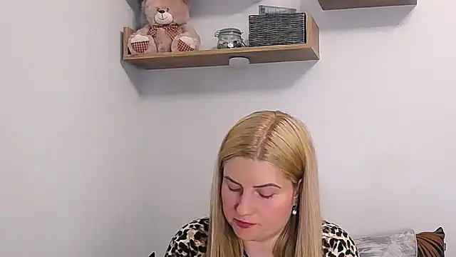 alisenties online show from June 15, 3:47 pm