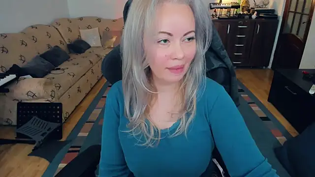 WhitneyLynn online show from January 7, 4:29 am