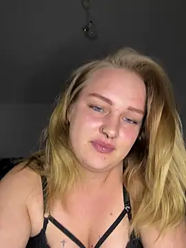 Snapshot of Laylaa_Rose chatting on July 22, 10:45 pm Laylaa Rose online show from July 22, 10:45 pm