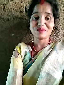 Snapshot of Simran_Love143 chatting on July 19, 5:44 am Simran Love143 online show from July 19, 5:44 am