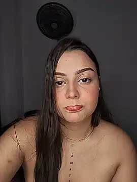 Snapshot of Emma_Rose__ chatting on July 16, 2:39 am Emma Rose online show from July 16, 2:39 am