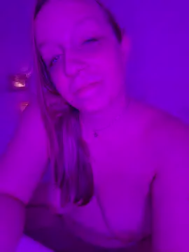 Snapshot of XxMs_StarzxX chatting on August 4, 12:58 am XxMs StarzxX online show from August 4, 12:58 am