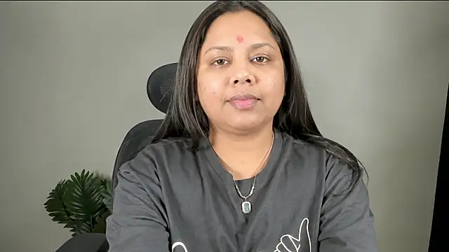 Snapshot of Varsha-ji767 chatting on July 16, 7:53 pm Varsha-ji767 online show from July 16, 7:53 pm