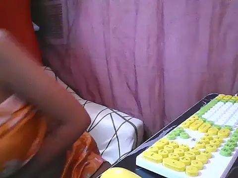 SaucyPussyxx online show from July 17, 12:34 pm