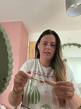 Snapshot of KatieCherryXO chatting on July 19, 9:35 am KatieCherryXO online show from July 19, 9:35 am