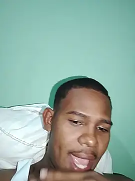 Snapshot of luis_LK chatting on July 18, 1:10 am luis LK online show from July 18, 1:10 am