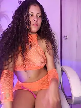 Snapshot of Bella_smith__ chatting on July 28, 4:39 pm Bella smith online show from July 28, 4:39 pm
