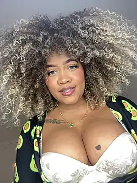Snapshot of riri_brunnete chatting on December 8, 6:11 am riri brunnete online show from December 8, 6:11 am