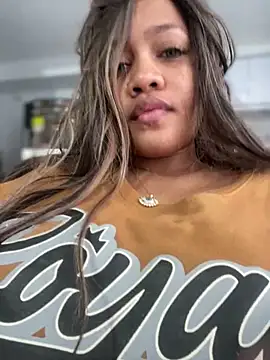 Snapshot of riri_brunnete chatting on January 12, 11:28 am riri brunnete online show from January 12, 11:28 am