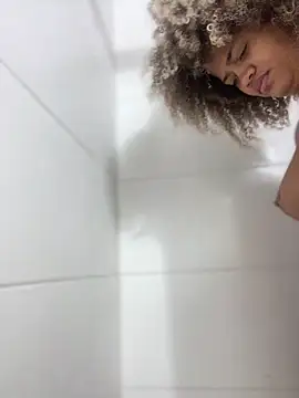 Snapshot of riri_brunnete chatting on February 8, 12:50 pm riri brunnete online show from February 8, 12:50 pm
