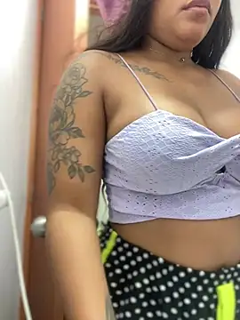 Snapshot of riri_brunnete chatting on February 22, 12:51 pm riri brunnete online show from February 22, 12:51 pm