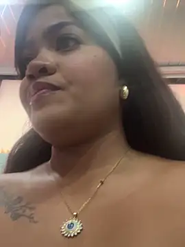 Snapshot of riri_brunnete chatting on February 24, 6:47 pm riri brunnete online show from February 24, 6:47 pm