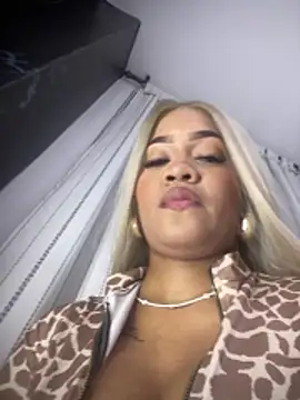 riri brunnete online show from April 11, 4:17 am