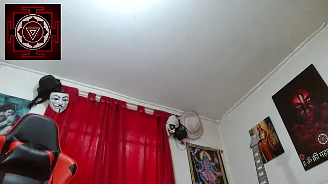 Amanda Valeska online show from December 3, 5:00 pm