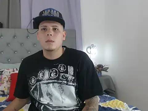 AnthoonyReyes online show from July 24, 3:21 pm