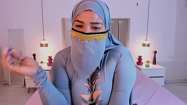 Snapshot of amira_farahh chatting on July 25, 11:24 pm amira farahh online show from July 25, 11:24 pm
