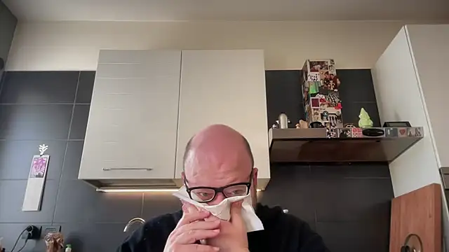 theitalianbear online show from April 4, 8:01 am