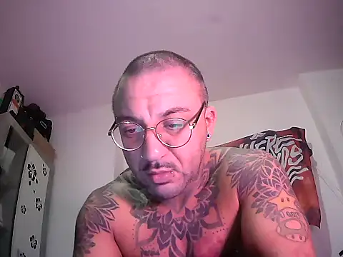 Snapshot of MagicStickBoy chatting on December 23, 8:23 am MagicStickBoy online show from December 23, 8:23 am