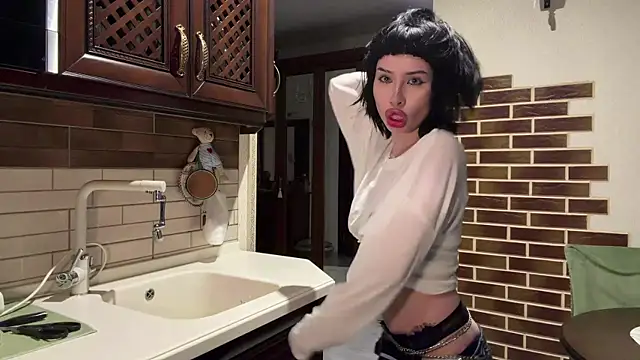 LouisiVuittoni online show from July 27, 10:39 pm