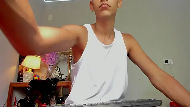 Snapshot of Owen_flin_ chatting on July 28, 7:15 pm Owen flin online show from July 28, 7:15 pm
