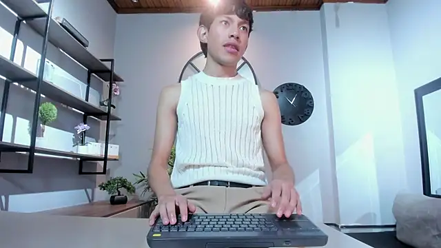 Pierre Leroy  online show from July 29, 3:48 am