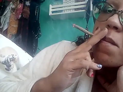 claracrocodilo online show from July 26, 12:34 pm