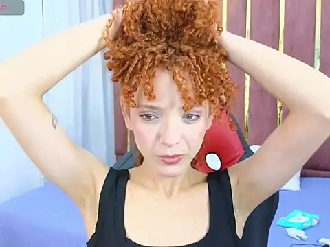 Kiaralovee02 online show from August 3, 9:07 pm