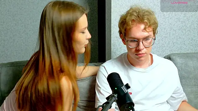 AdrianaChrisShow online show from July 30, 7:57 pm