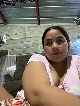 Snapshot of laura1999love chatting on July 29, 6:28 pm laura1999love online show from July 29, 6:28 pm