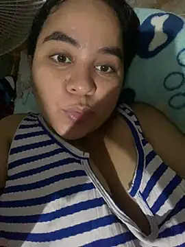 Snapshot of laura1999love chatting on July 31, 10:58 am laura1999love online show from July 31, 10:58 am