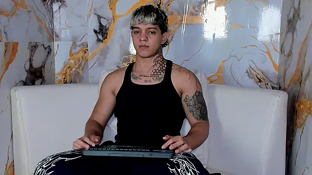 Snapshot of Noah__Browm chatting on August 1, 7:35 pm Noah Browm online show from August 1, 7:35 pm