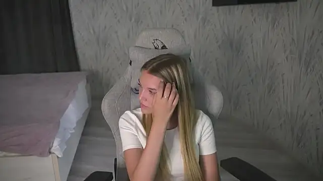 ReaganMolett online show from July 31, 12:37 pm